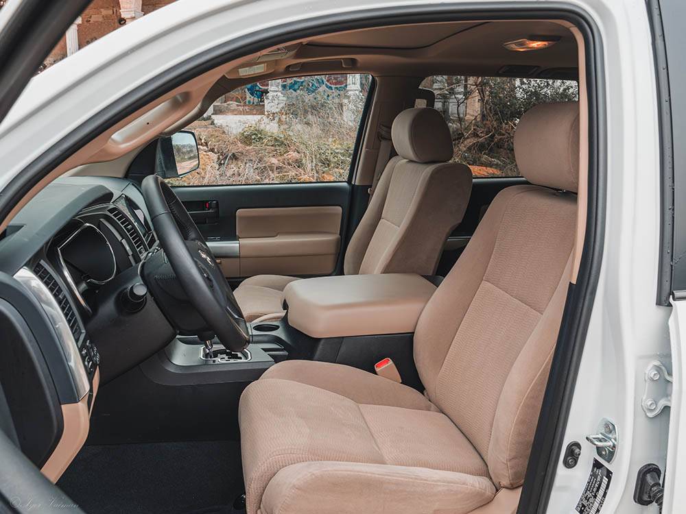 toyota_sequoia-08