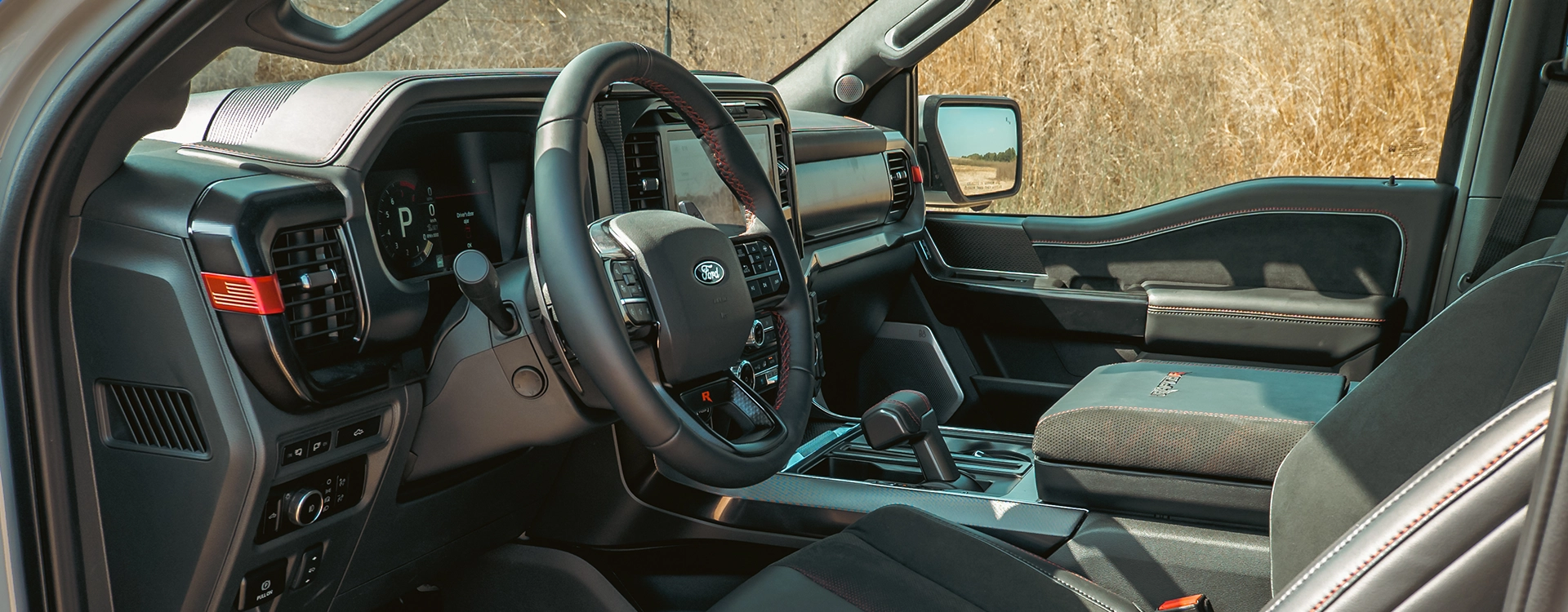 Ford F-150 Raptor R - דשבורד ומסך מולטימדיה