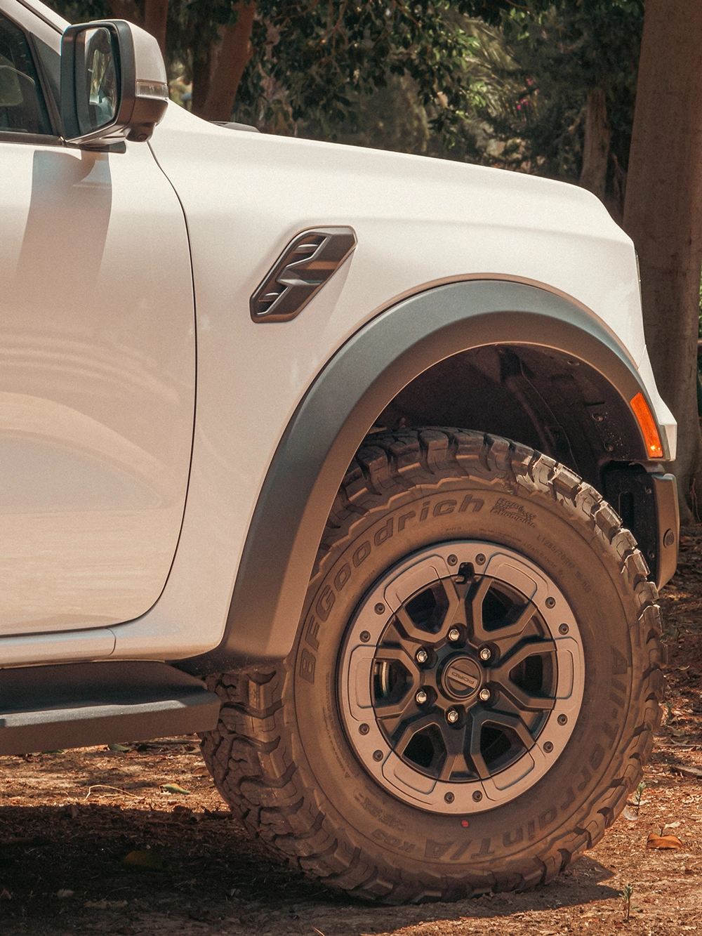 Ford Ranger Raptor - תקריב ג'אנט וצמיג