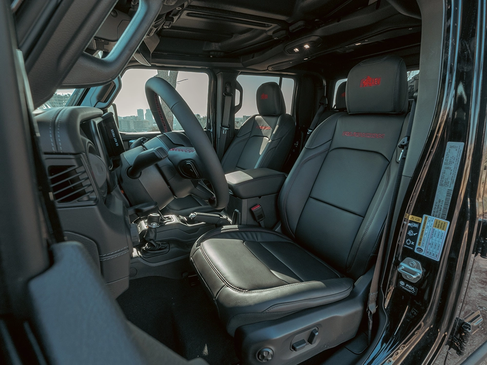Jeep Gladiator Rubicon AEV - טנדר עבודה - מושבים קדמיים