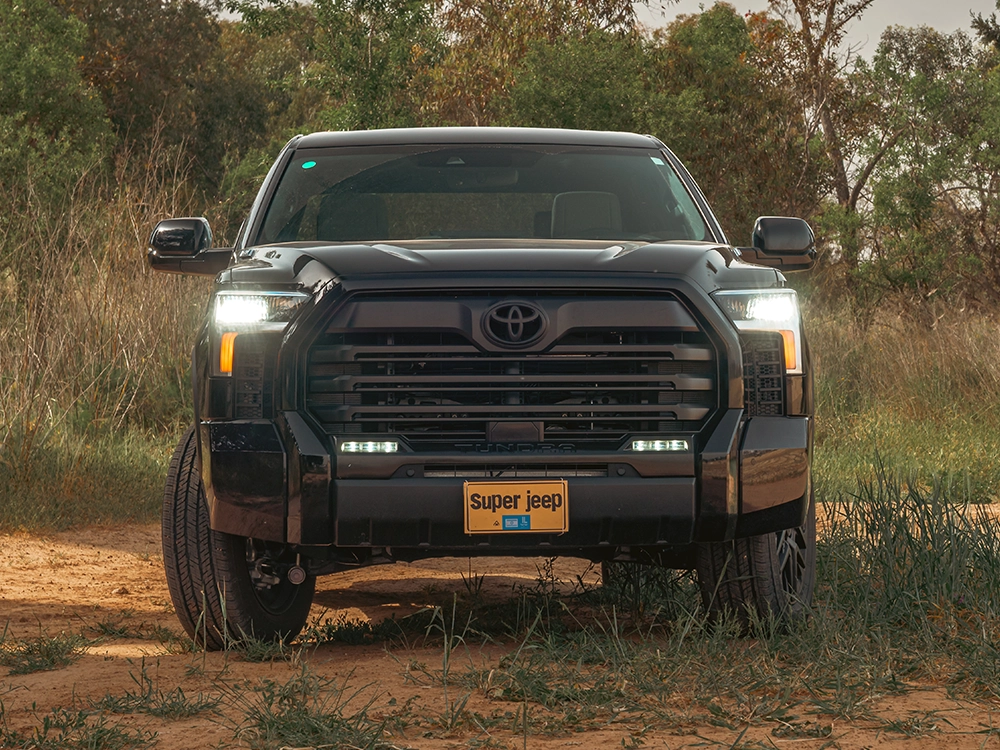 Toyota Tundra Limited Hybrid - מבט קדמי