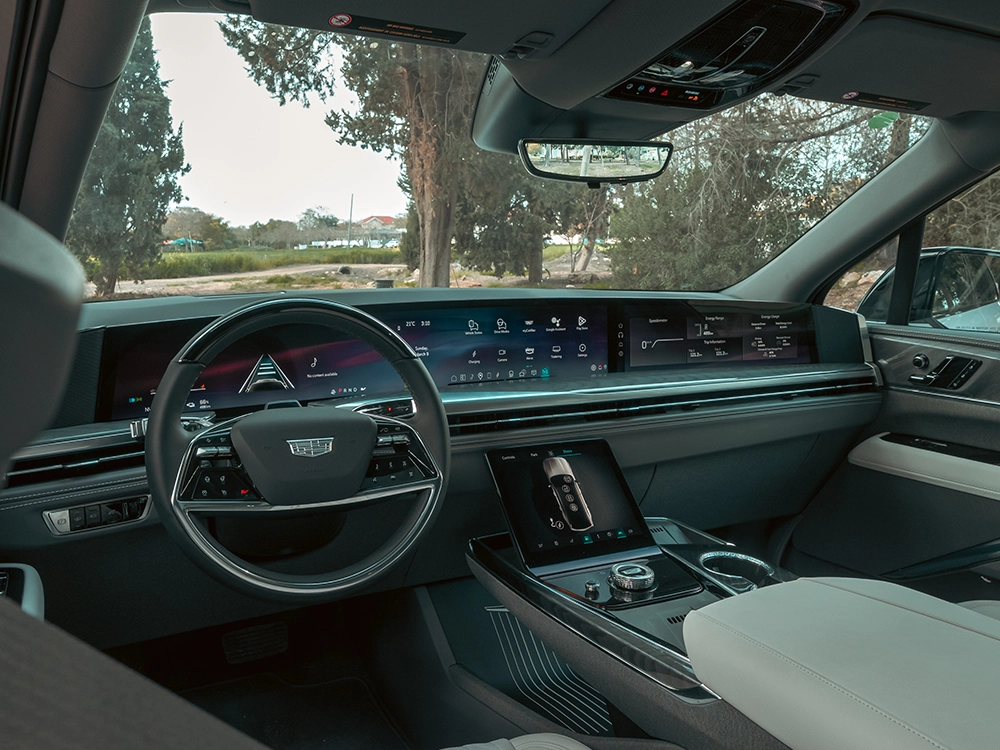 Cadillac Escalade IQ Sport 1 - הגה ולוח מחוונים