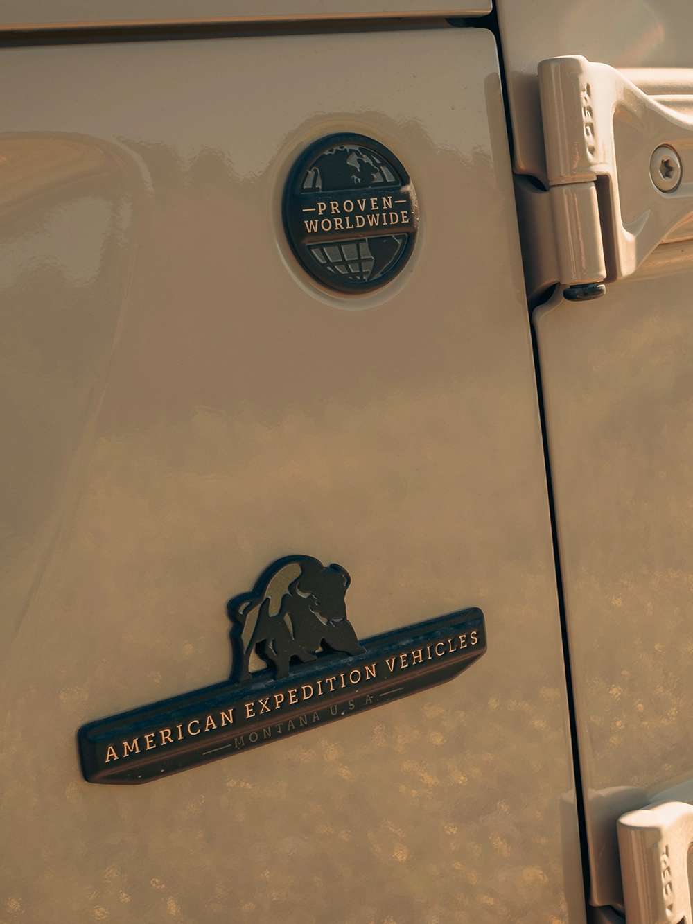 Jeep Wrangler Rubicon 392 AEV - תקריב סמל ודגם