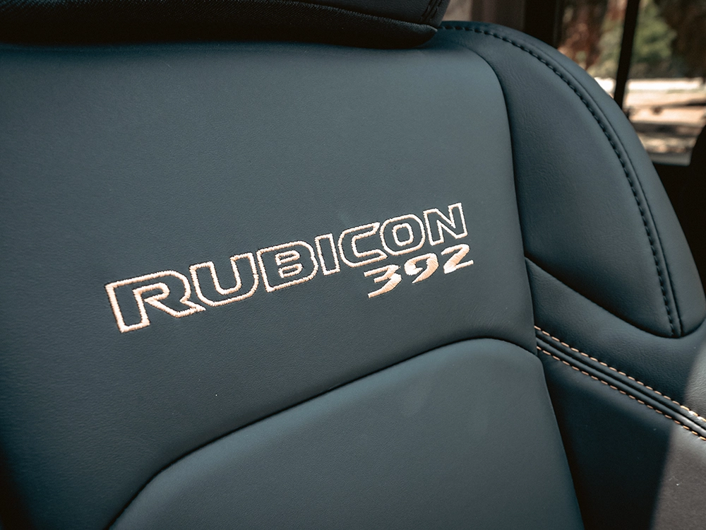 Jeep Wrangler Rubicon 392 Final Edition 2025 - תקריב ריפוד ותפרים