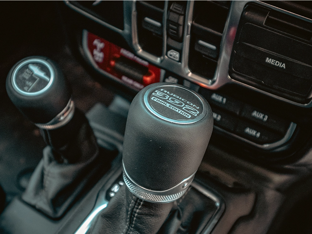Jeep Wrangler Rubicon 392 Final Edition 2025 - תקריב ידית הילוכים