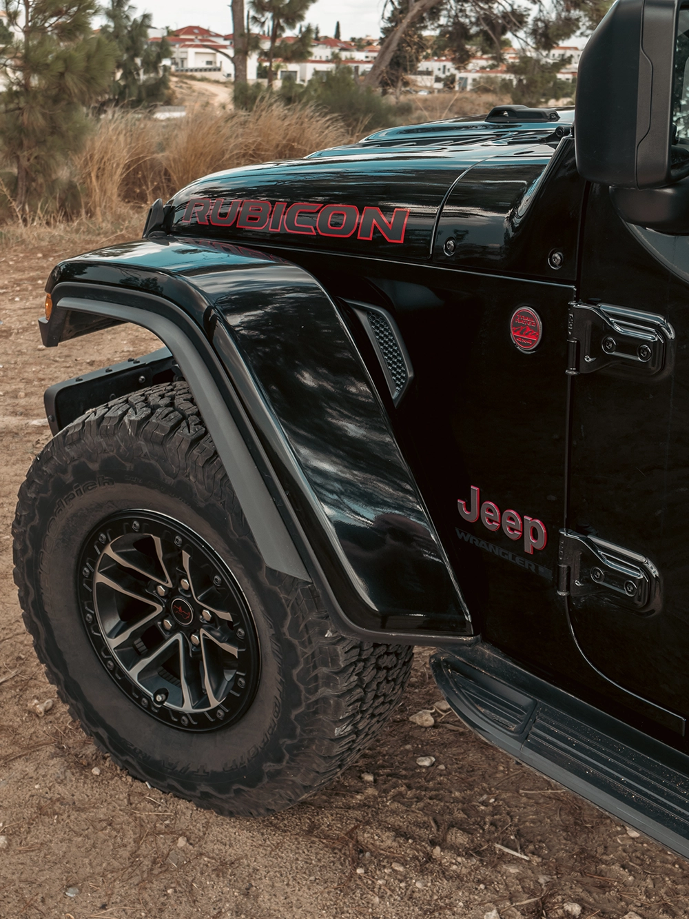 Jeep Wrangler Rubicon X - תקריב צמיגי שטח