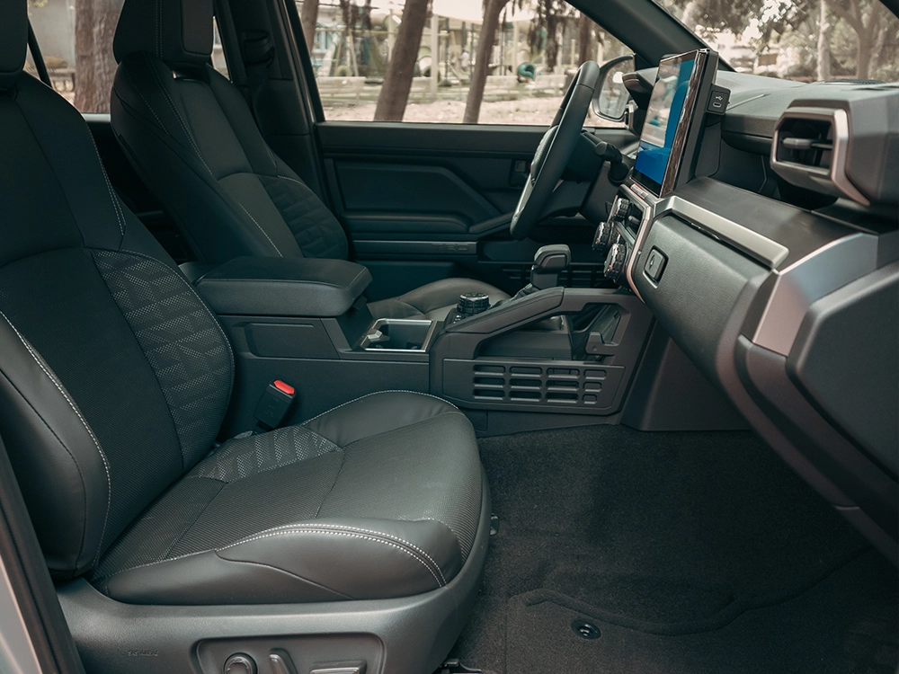 Toyota 4Runner TRD Off-Road Premium Hybrid - מושבים קדמיים