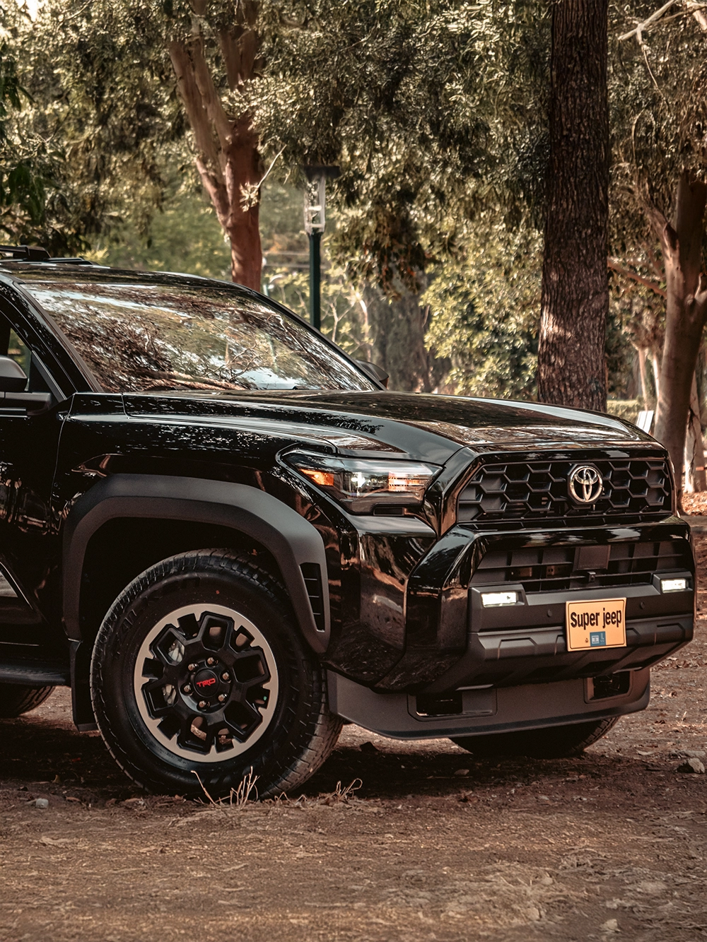 Toyota 4Runner TRD Off-Road - תקריב פנסי חזית