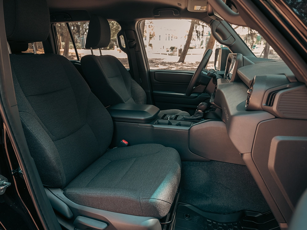 Toyota Land Cruiser 1958 - מושבים קדמיים