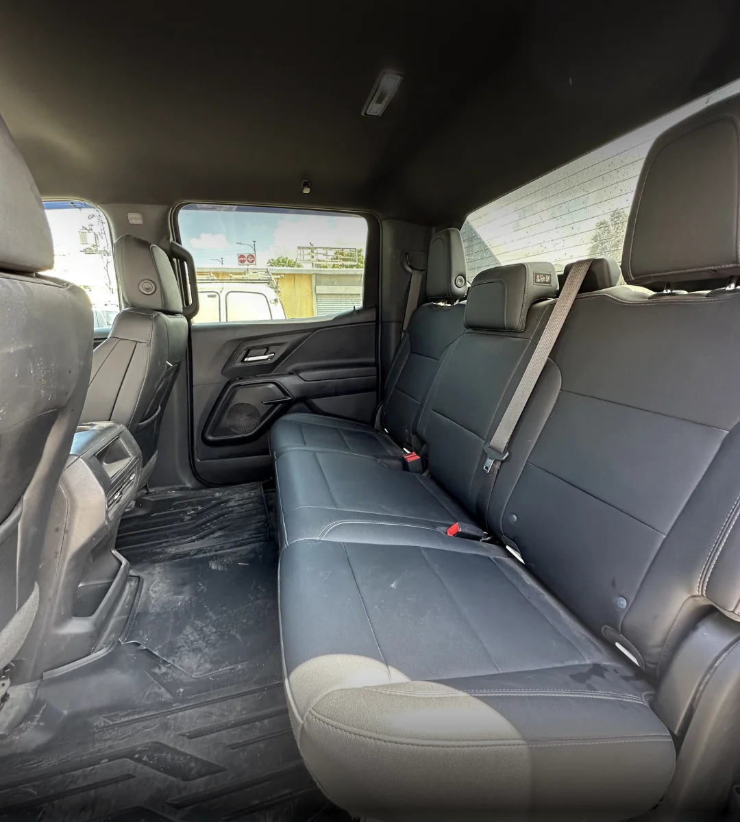 chevrolet-silverado-ev-wt8-2025-09