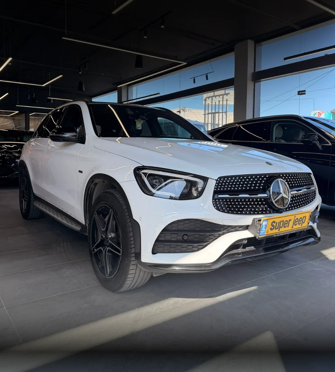 mercedes-benz-glc-300e-amg-2021-02