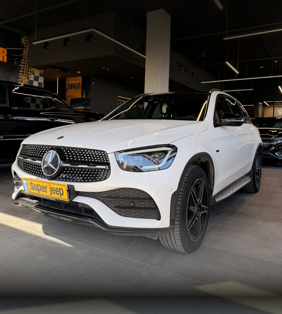 mercedes-benz-glc-300e-amg-2021-03