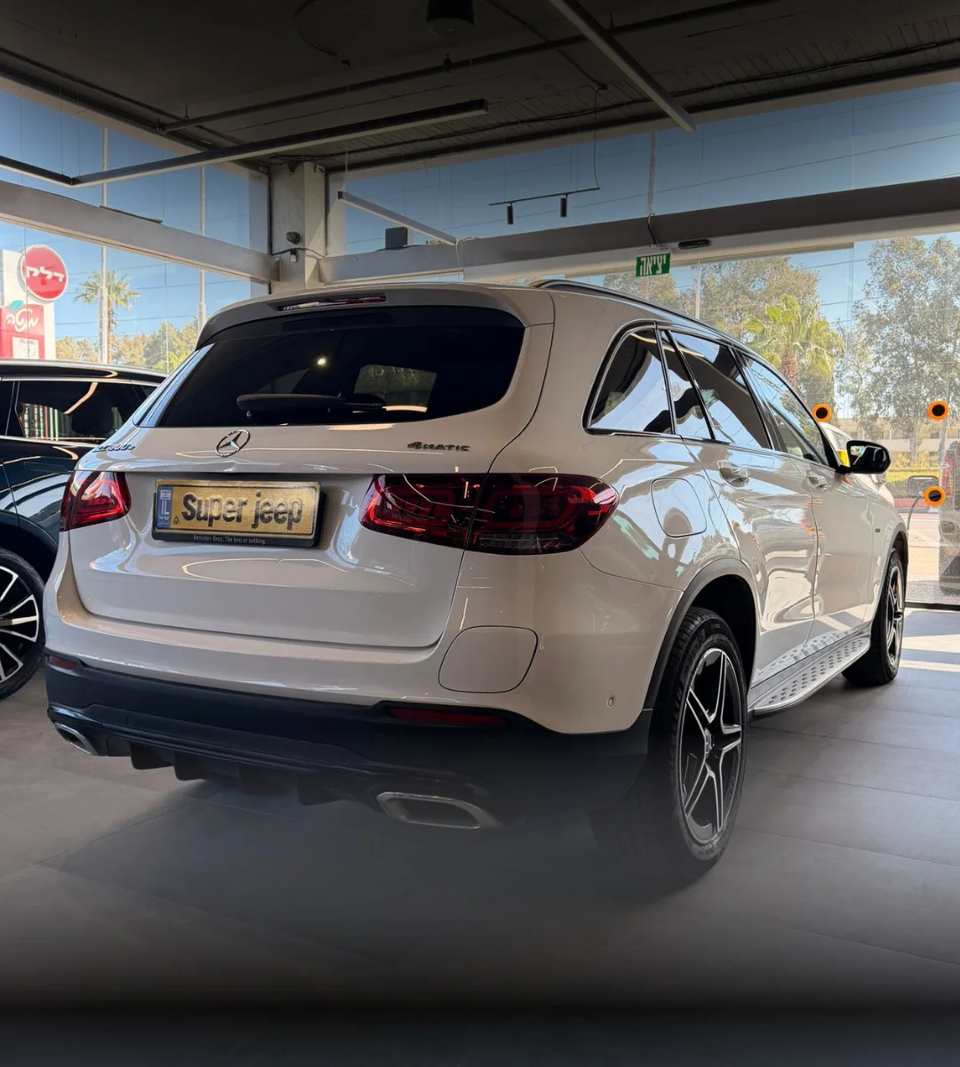 mercedes-benz-glc-300e-amg-2021-04
