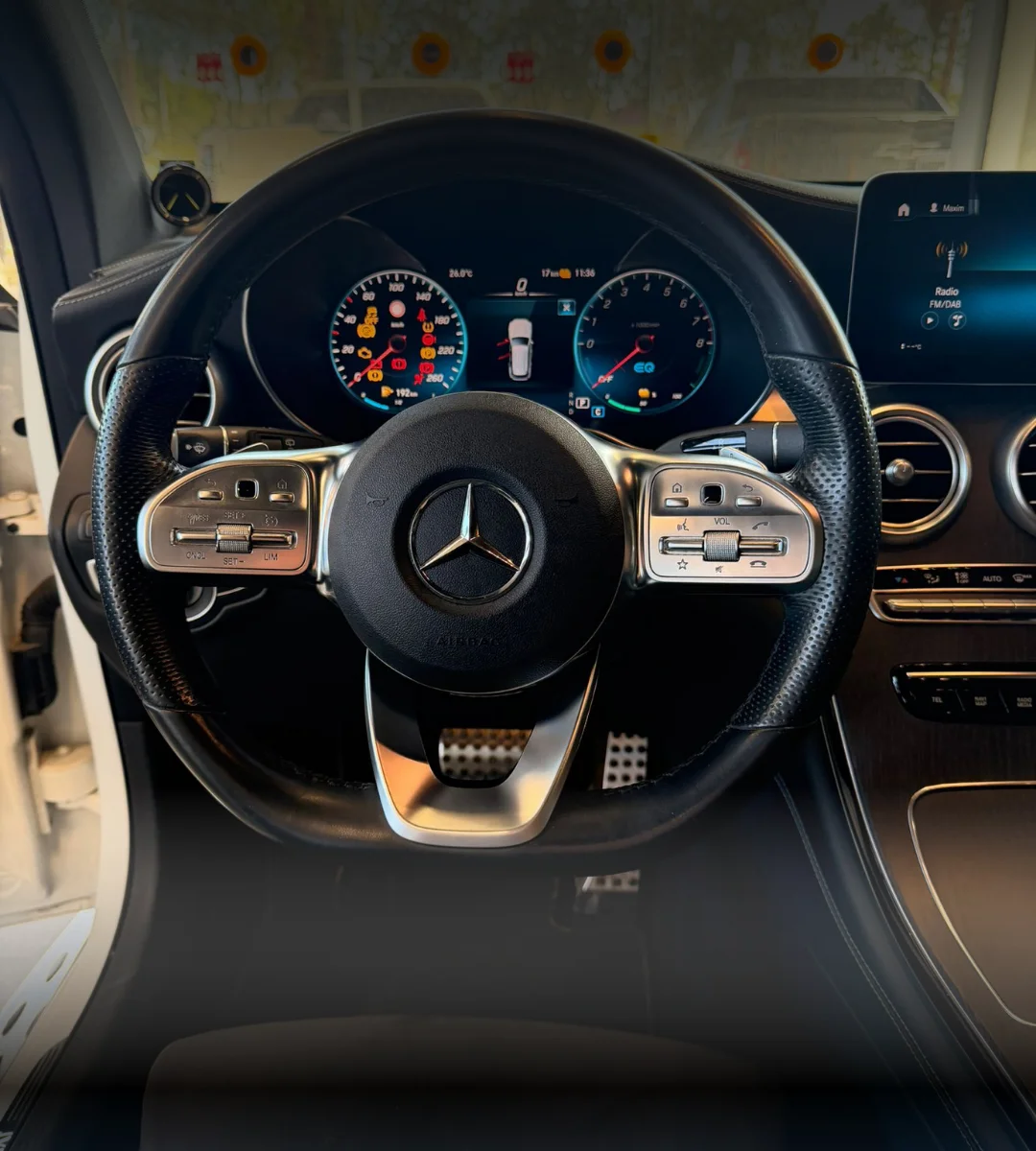 mercedes-benz-glc-300e-amg-2021-08