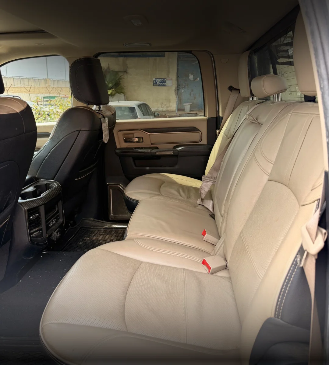 dodge-ram-2500-laramie-2023-08