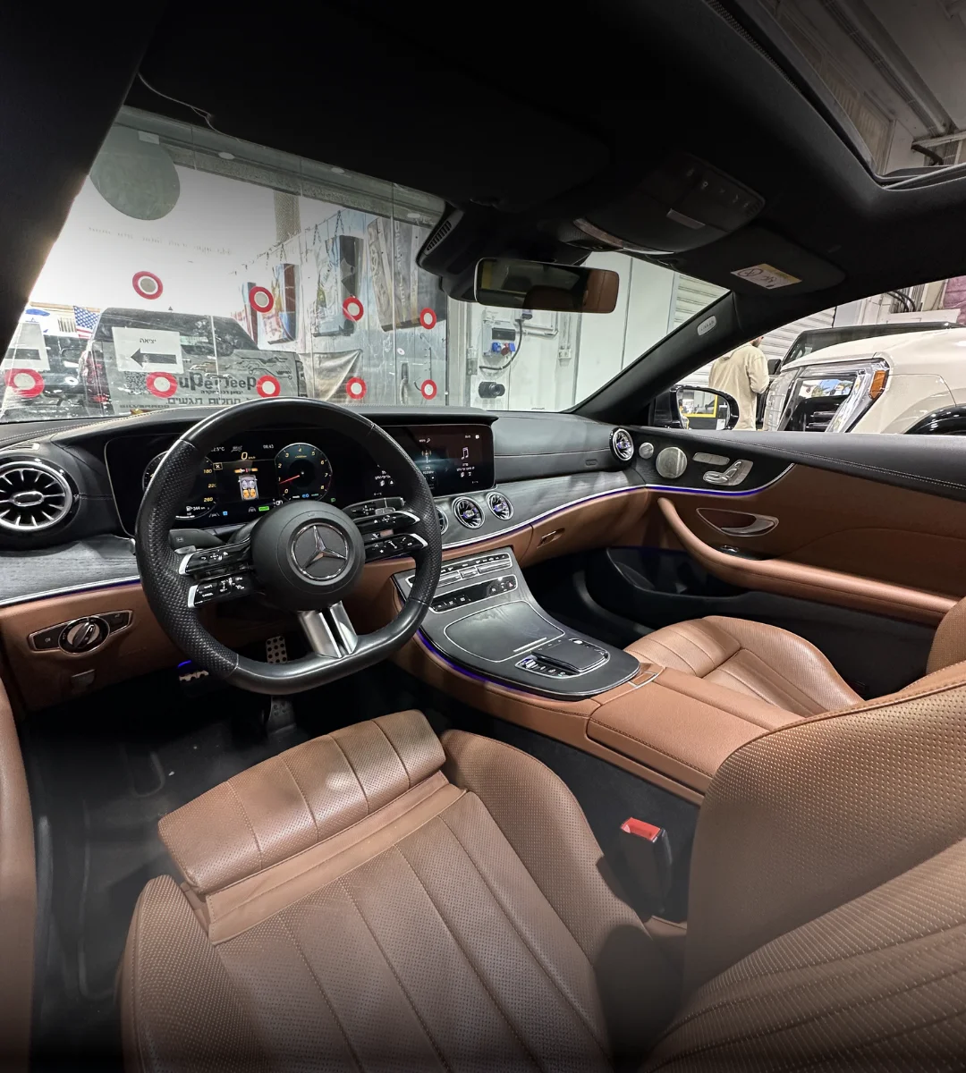 mercedes-benz-300e-amg-line-2024-07