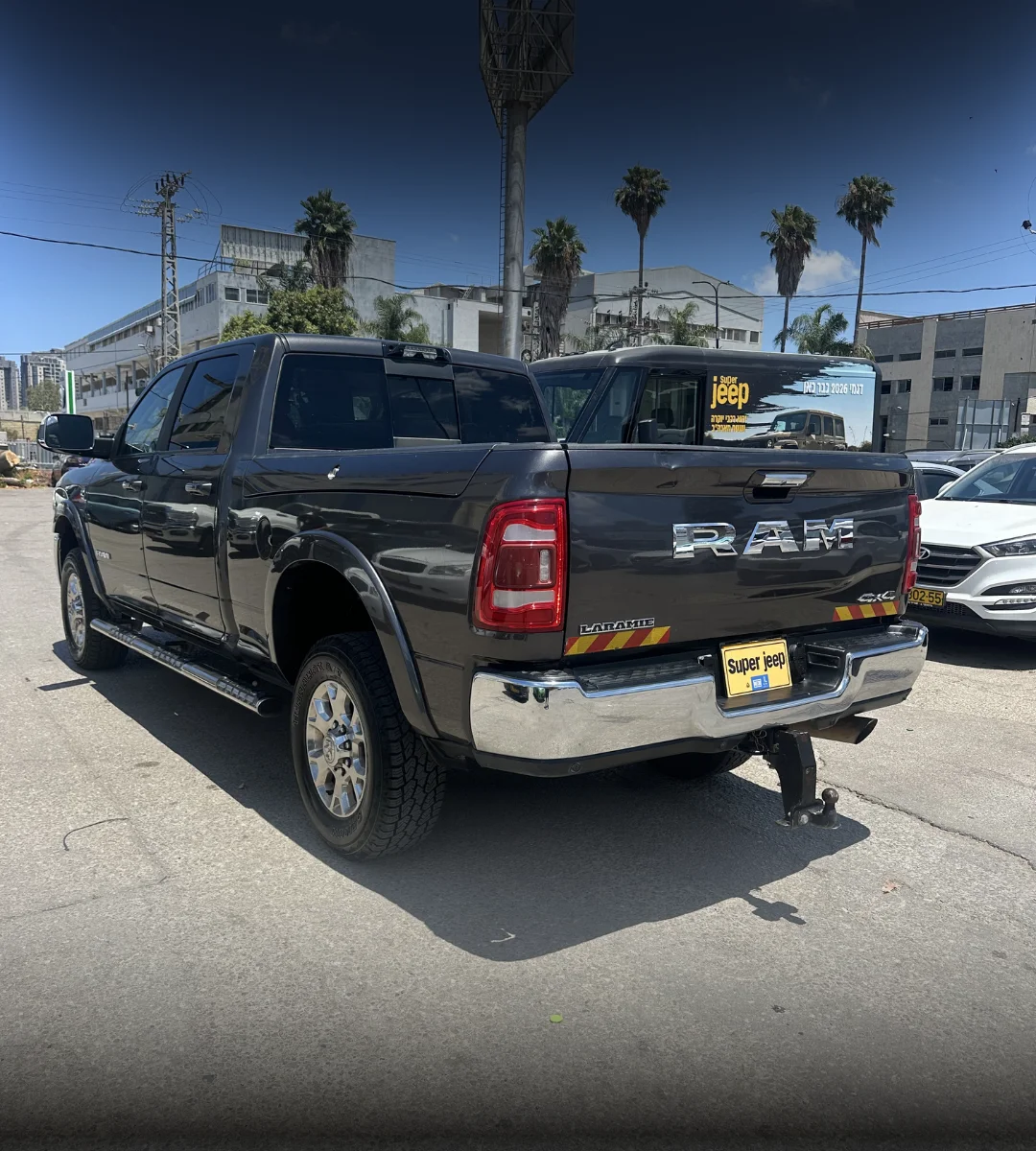 dodge-ram-laramie-plus-2023-04