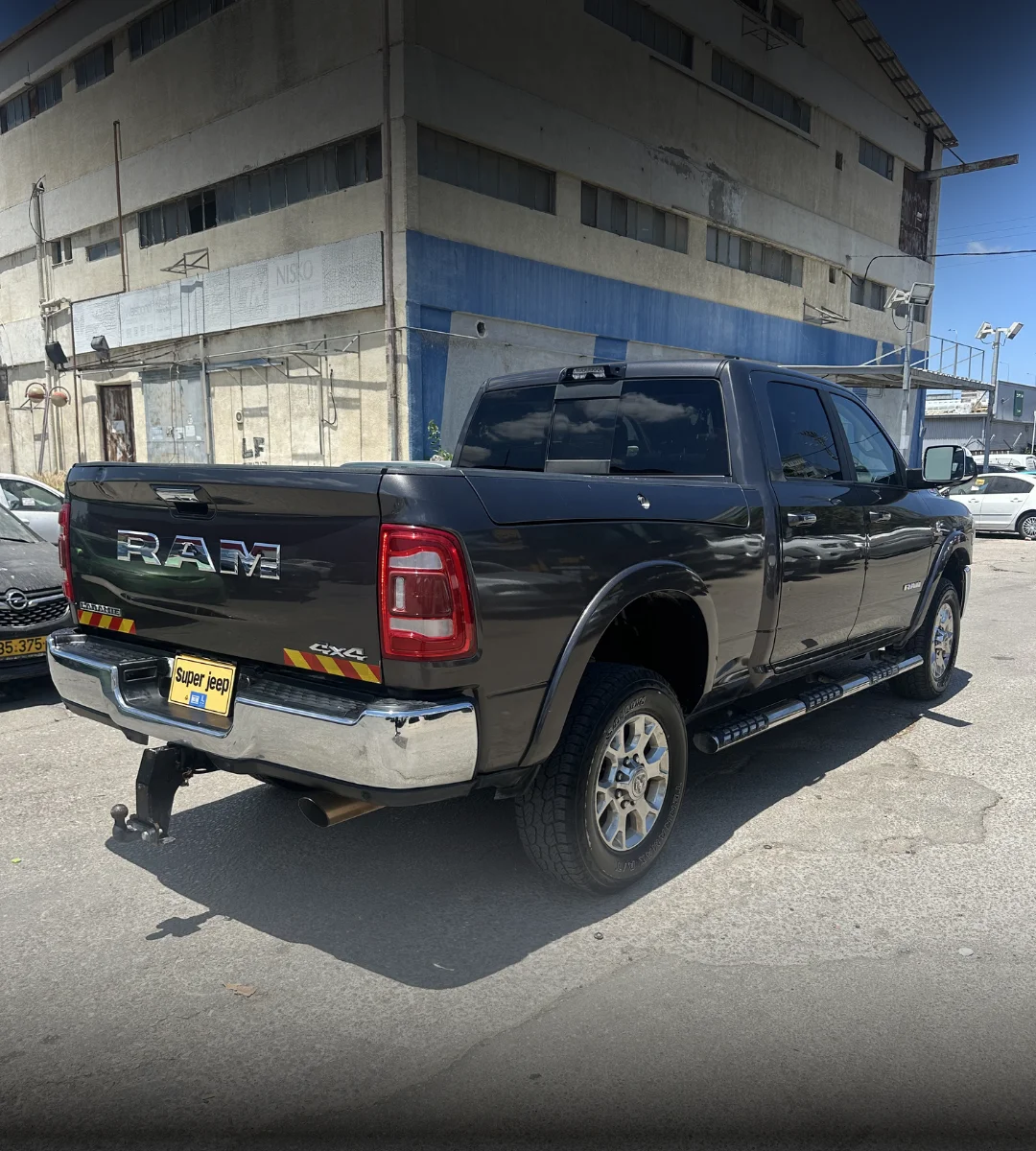 dodge-ram-laramie-plus-2023-05
