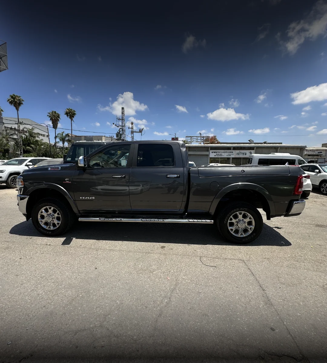 dodge-ram-laramie-plus-2023-06
