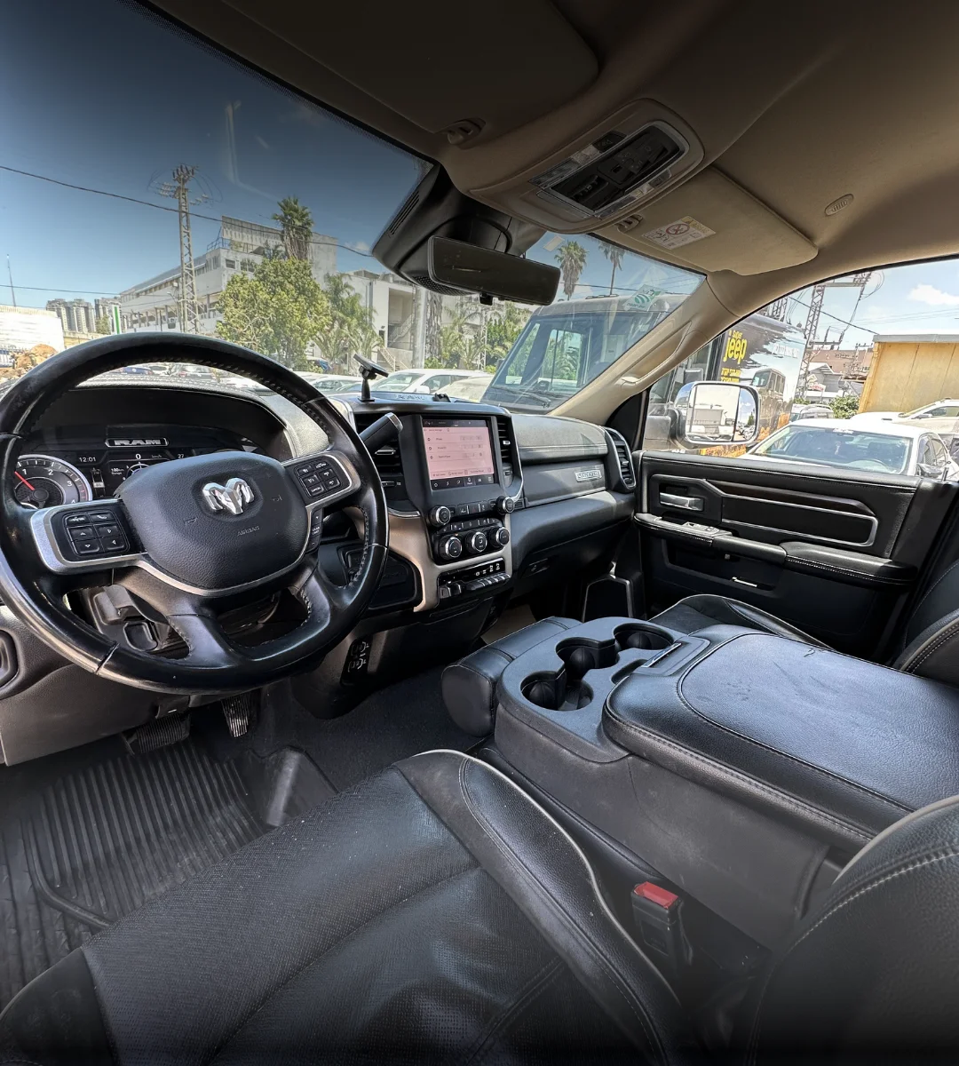 dodge-ram-laramie-plus-2023-07