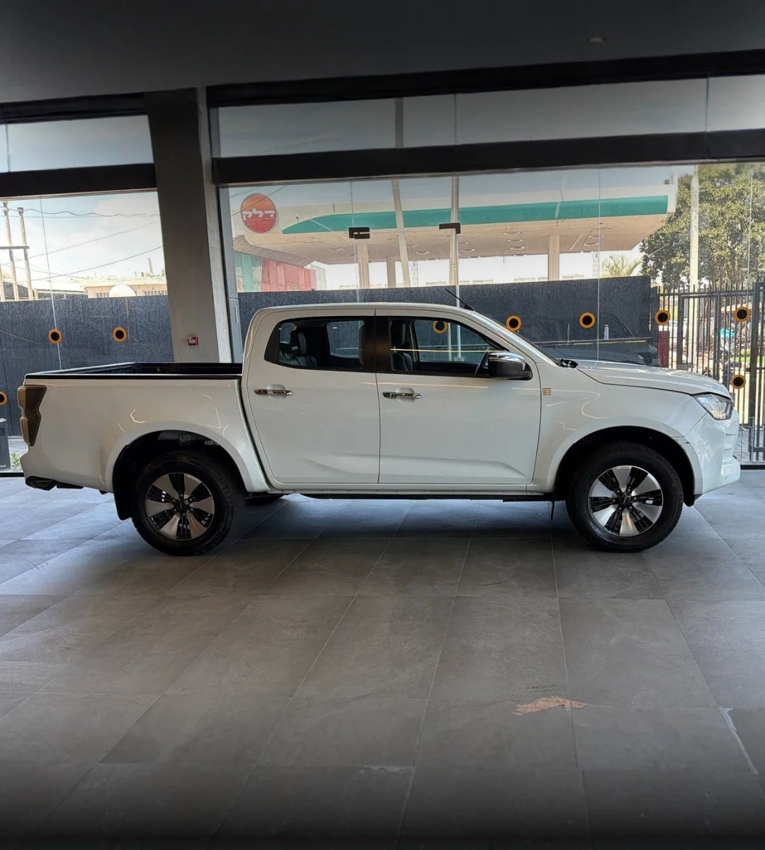 isuzu-d-max-ls-premium-2022-04