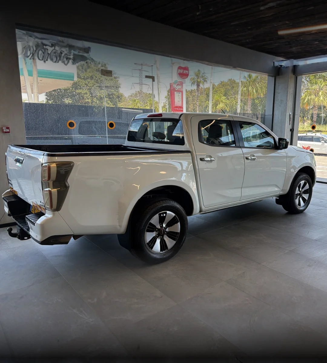 isuzu-d-max-ls-premium-2022-05