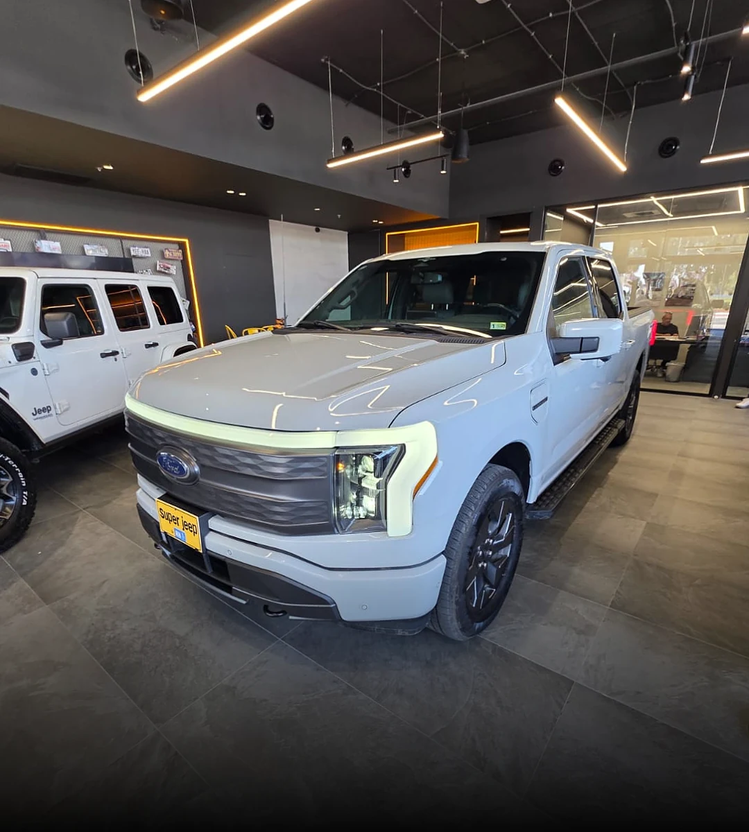 ford-f-150-lightning-lariat-extended-range-2024-01