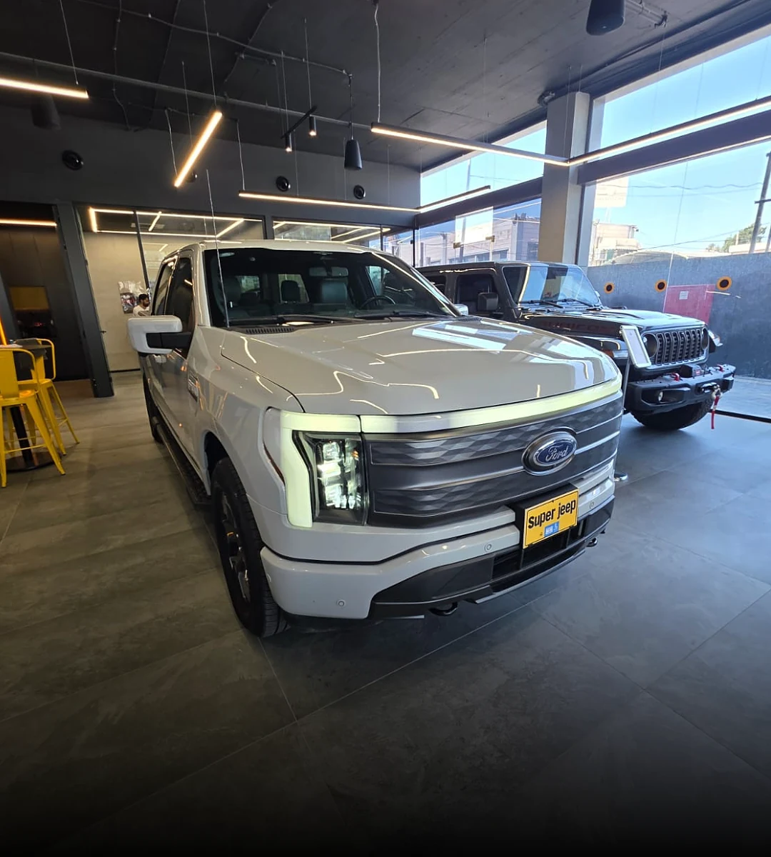ford-f-150-lightning-lariat-extended-range-2024-02