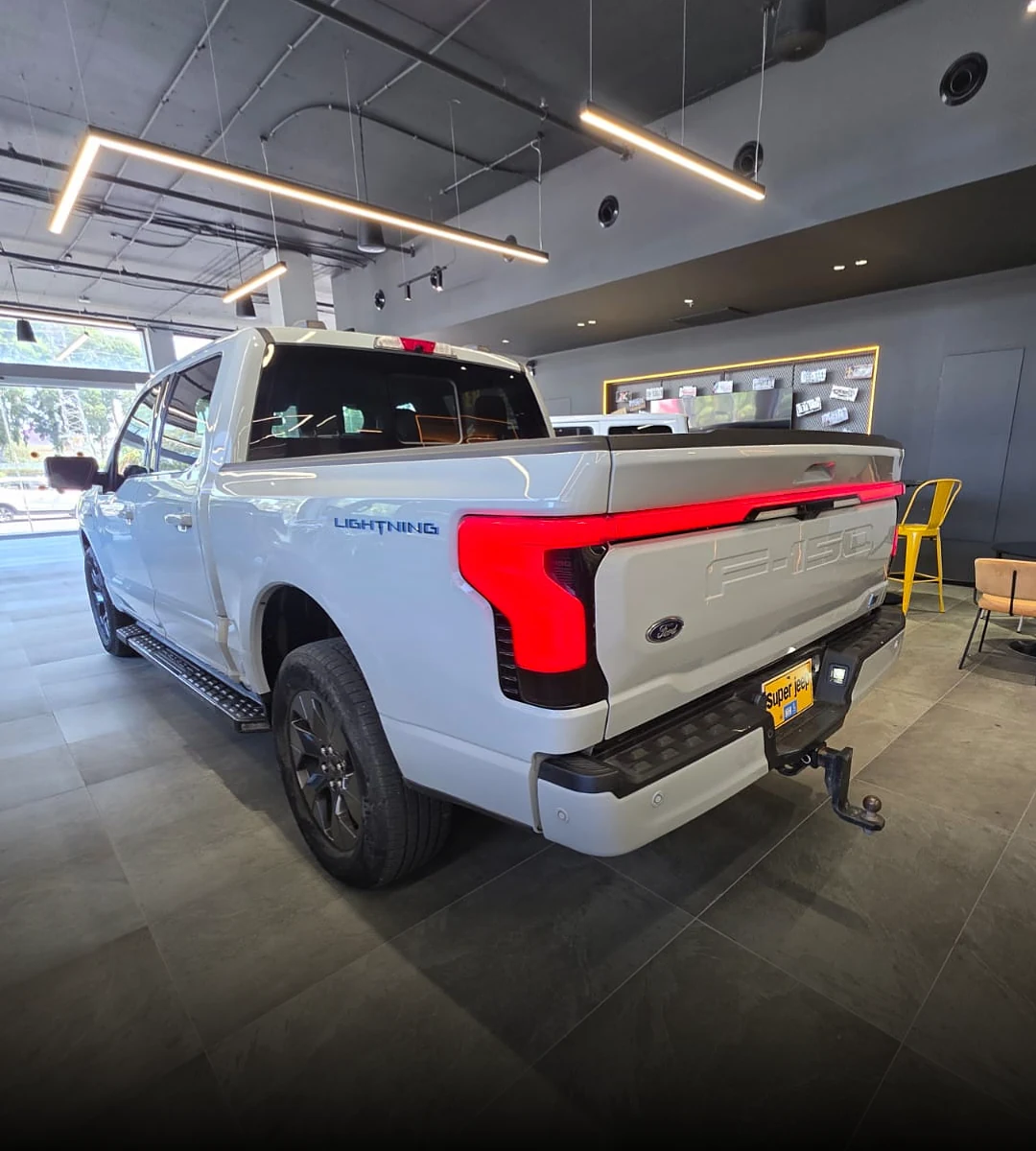 ford-f-150-lightning-lariat-extended-range-2024-04