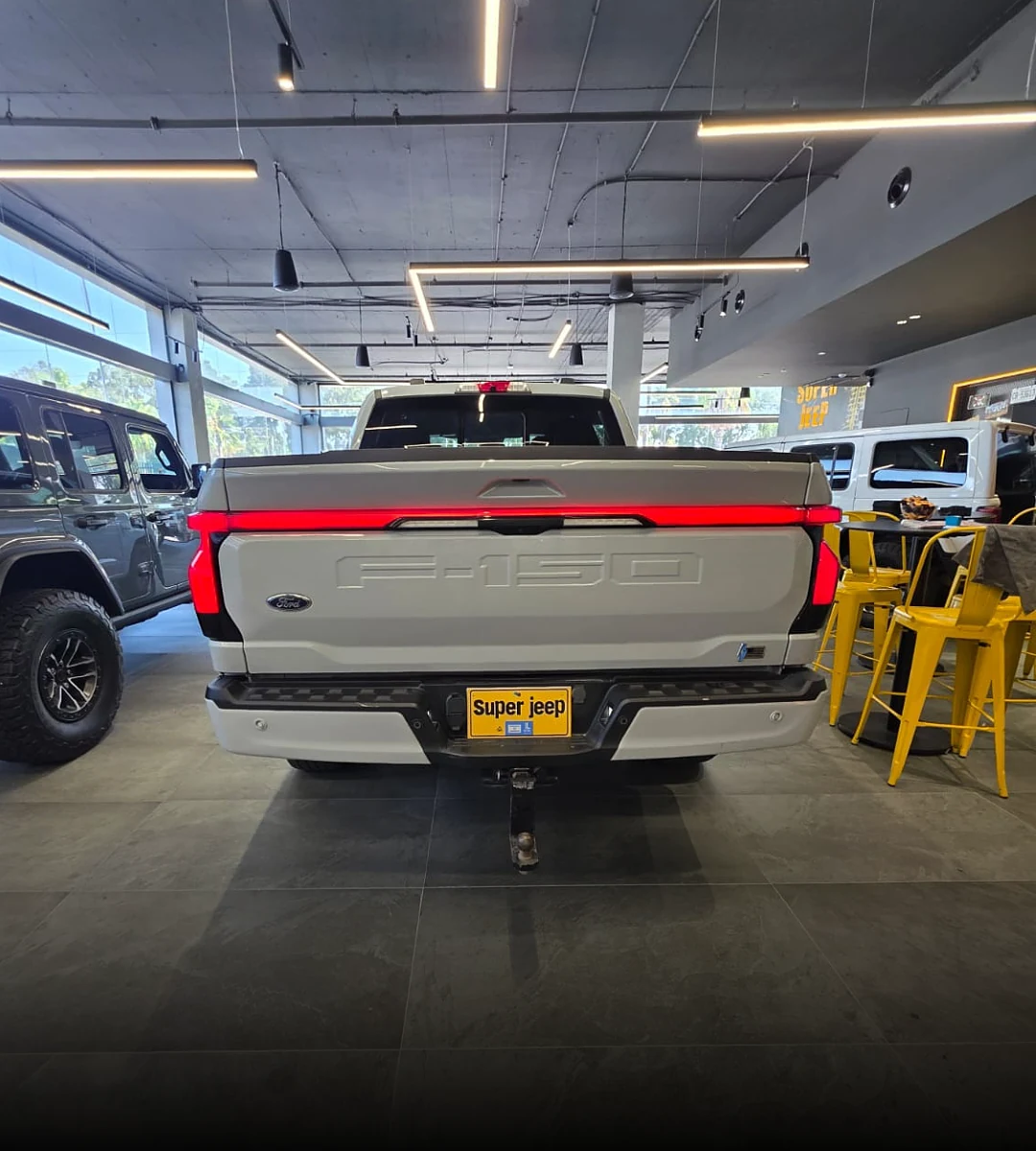 ford-f-150-lightning-lariat-extended-range-2024-05