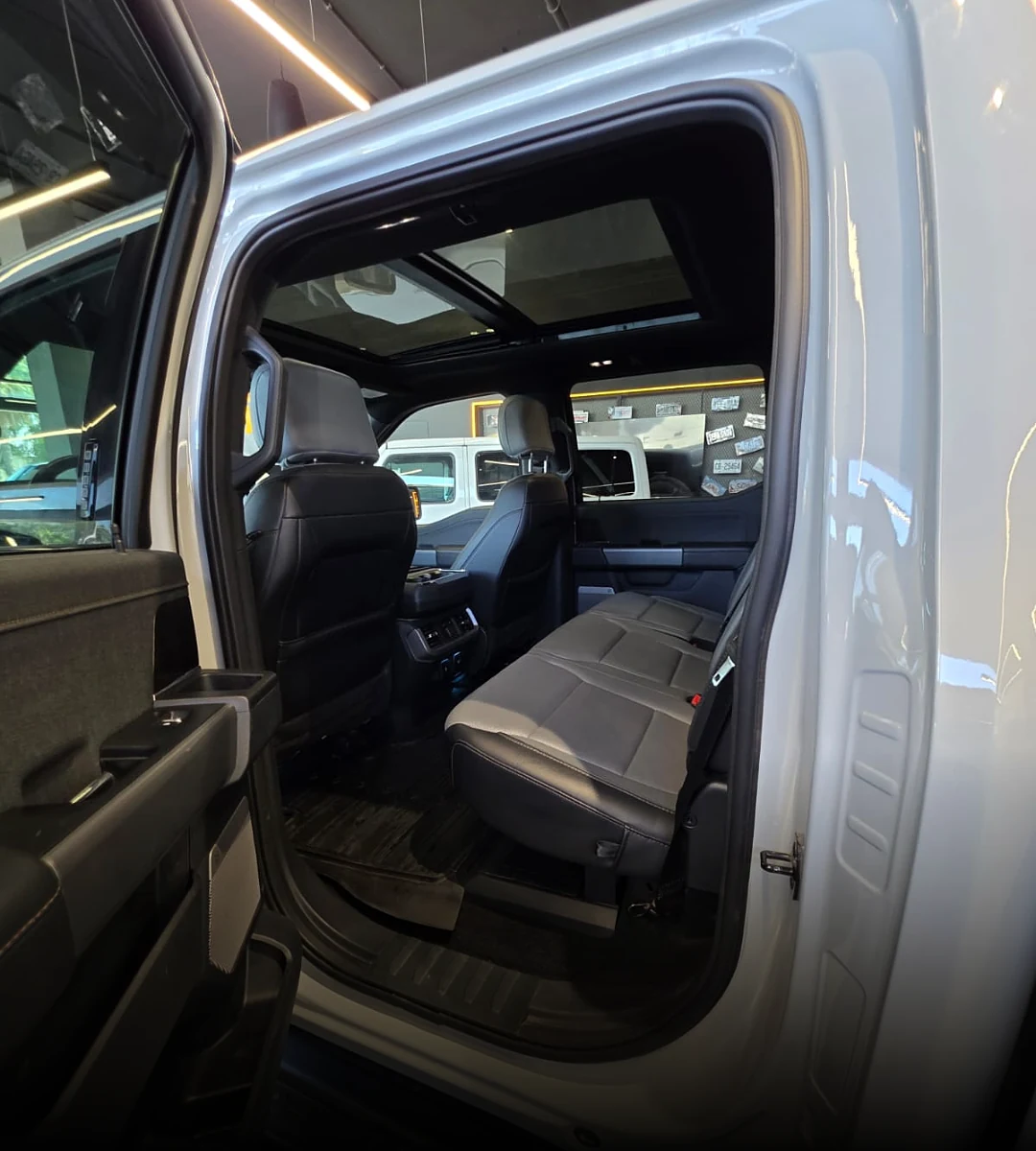 ford-f-150-lightning-lariat-extended-range-2024-08
