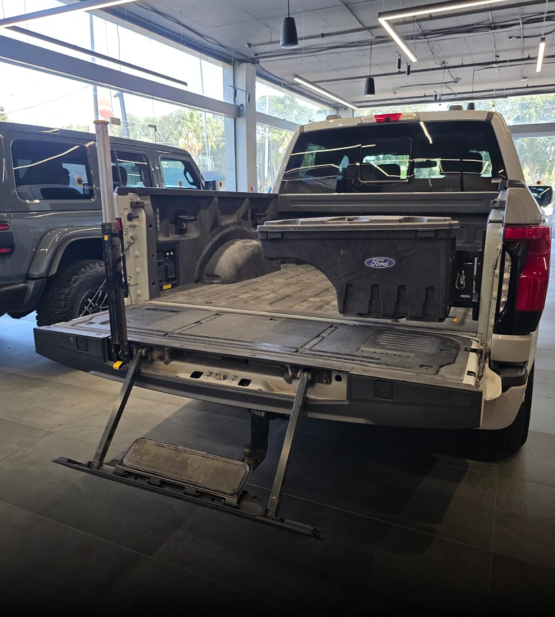 ford-f-150-lightning-lariat-extended-range-2024-10