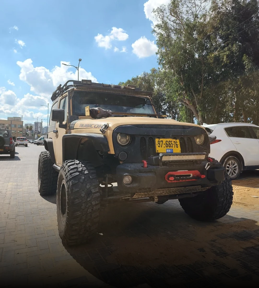 jeep-wrangler-rubicon-2-door-2013-01