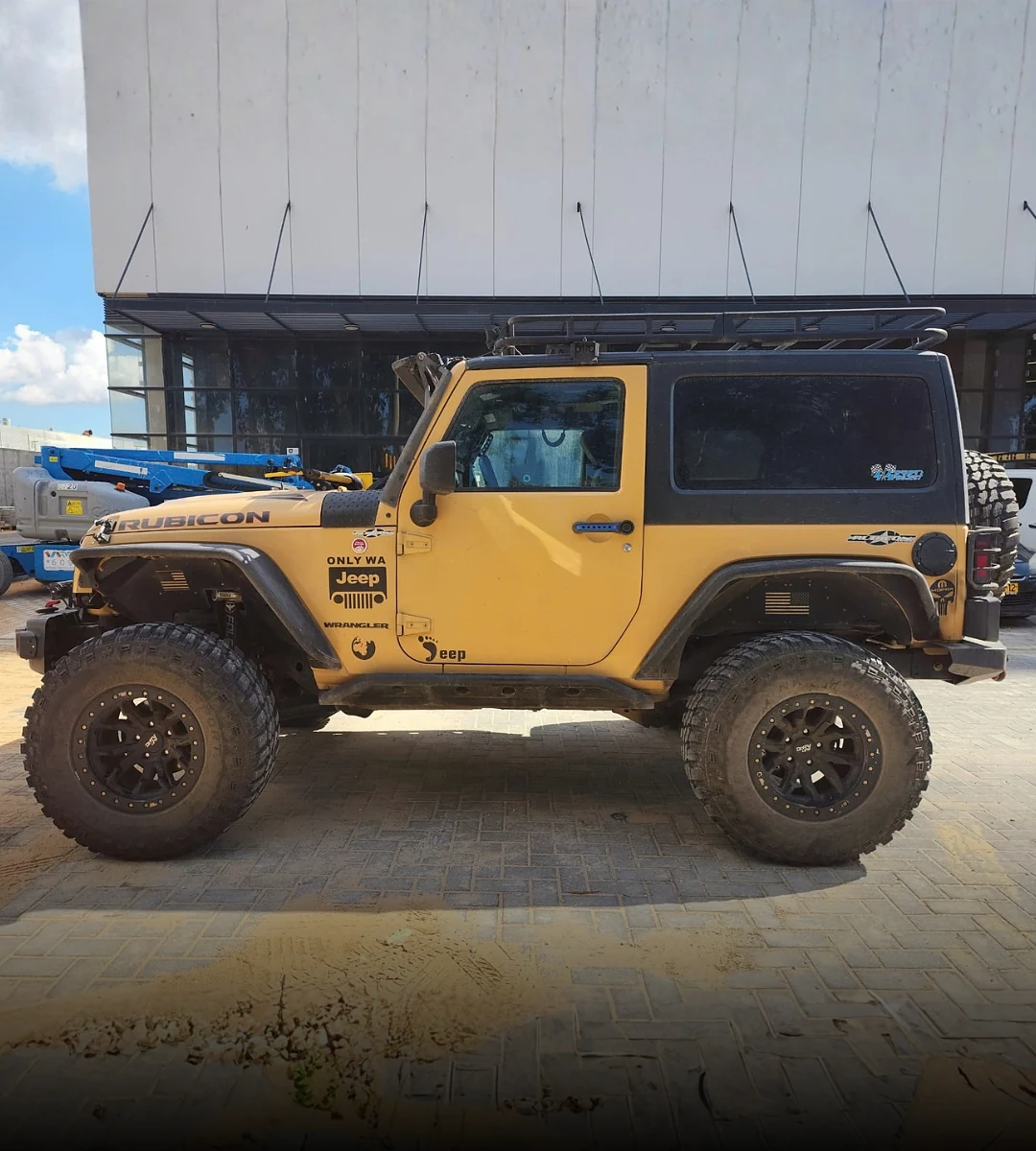 jeep-wrangler-rubicon-2-door-2013-02