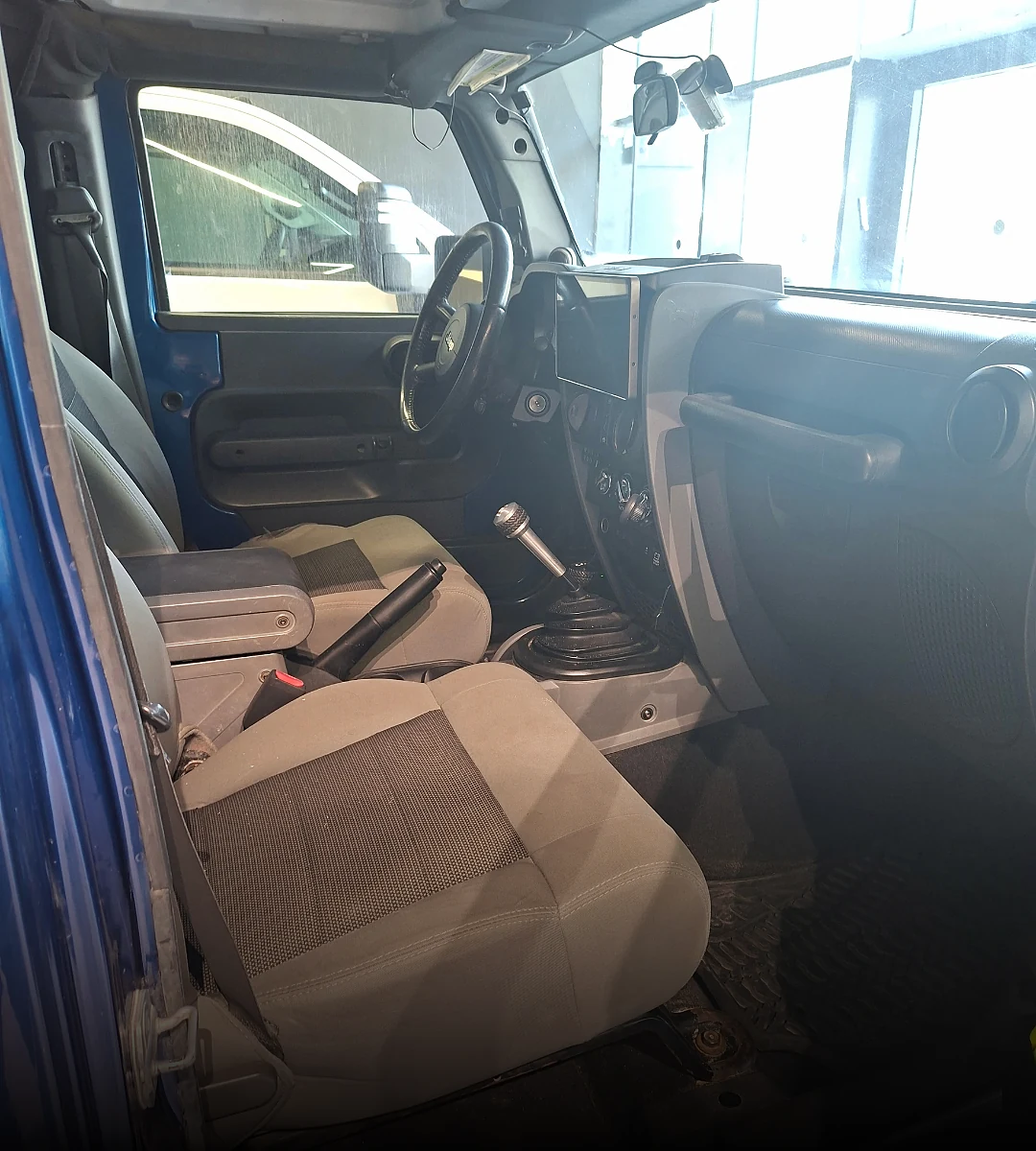 jeep-wrangler-rubicon-manual-2010-07