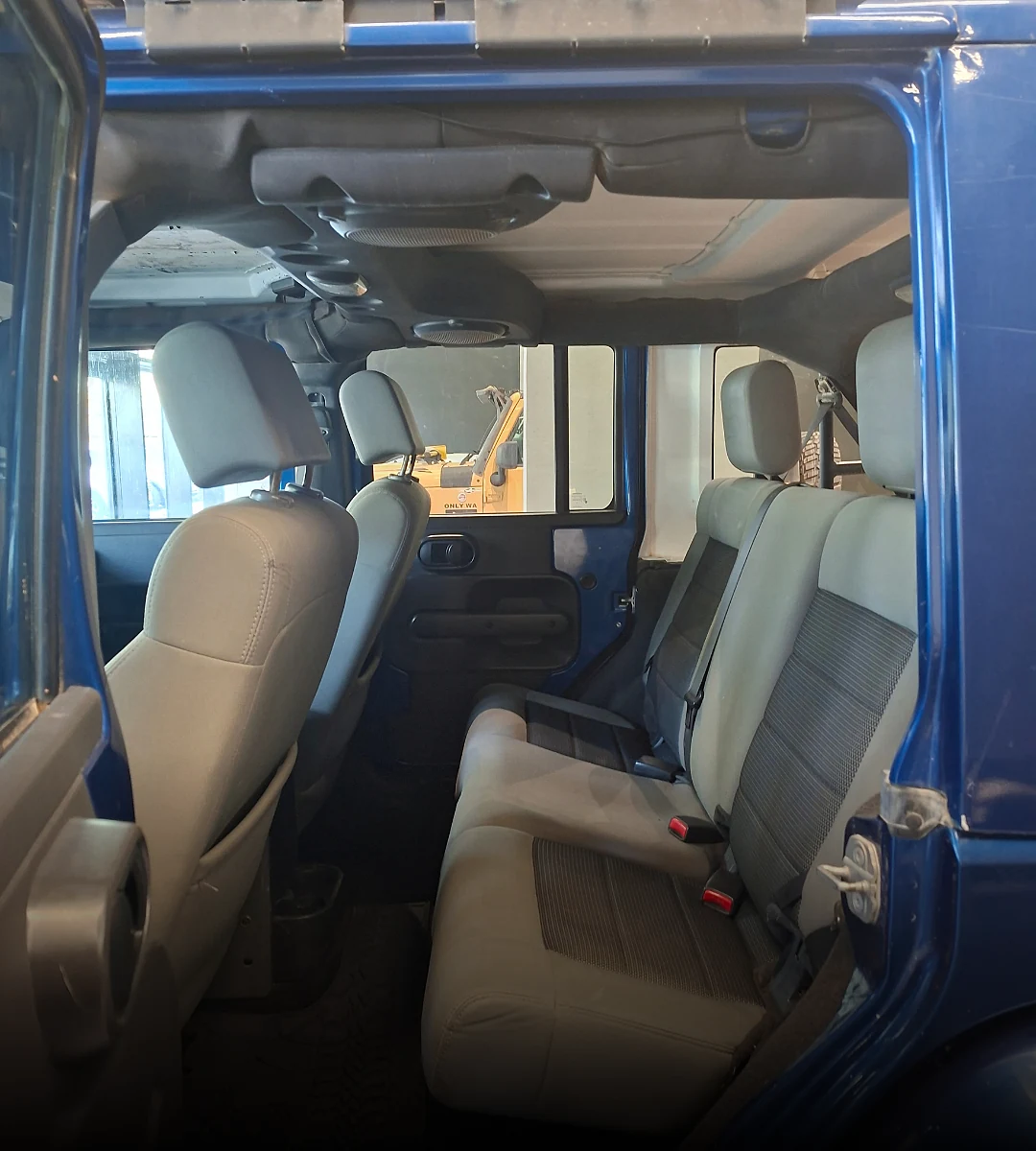 jeep-wrangler-rubicon-manual-2010-08