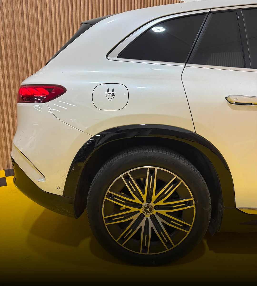 mercedes-benz-eqs-580-suv-amg-2024-05